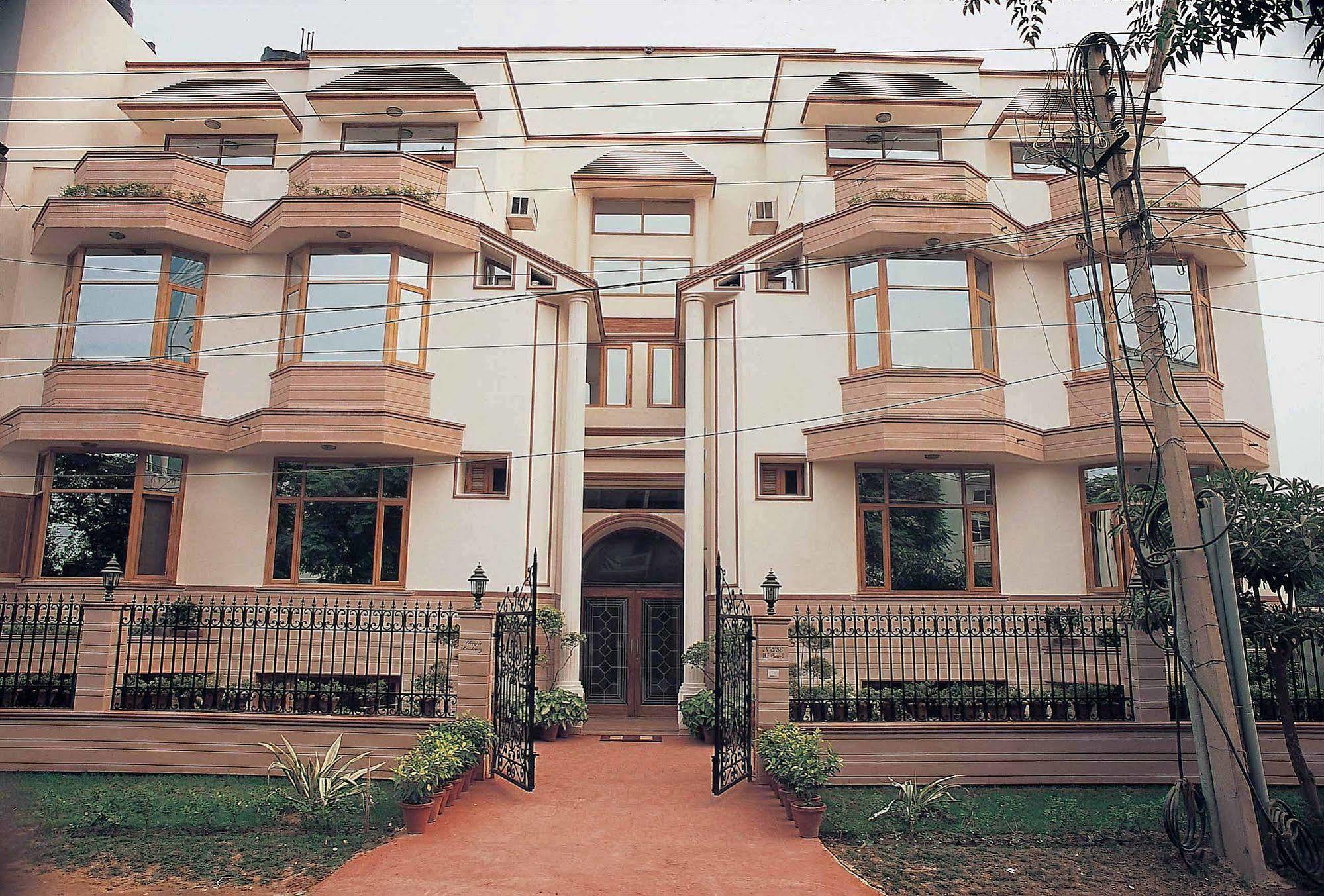 Ahuja Residency DLF Phase 2 Hotel Gurgaon Exterior foto